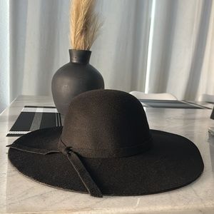 ⭐️Wool Felt Brim Hat. NEW WITHOUT TAGS 🌿